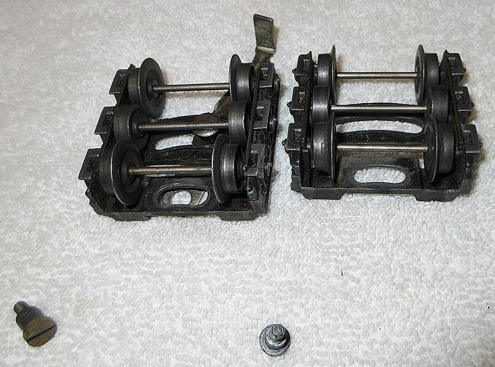 LIONEL #671/671rr/681/682/2020 TURBINE ORIGINAL FRONT & REAR TRUCKS