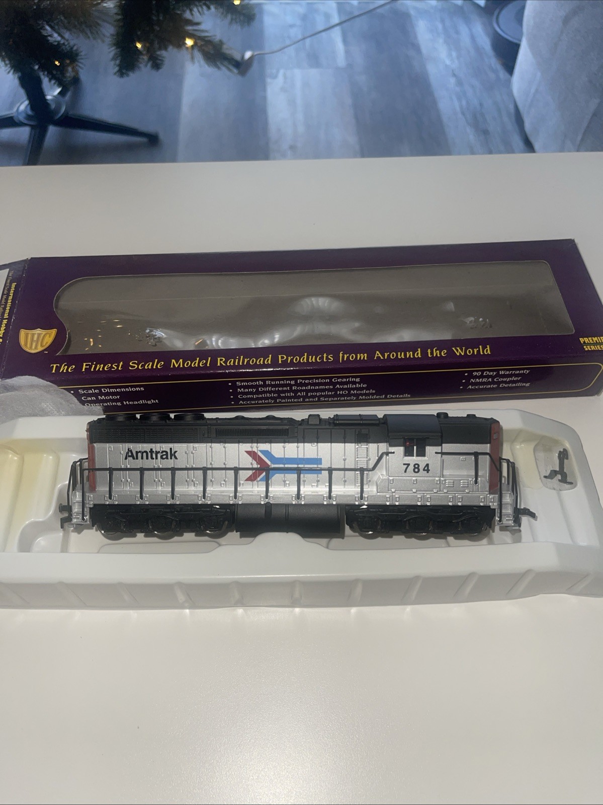 IHC 3801 HO Scale Amtrak EMD SD-24 Diesel Locomotive #784
