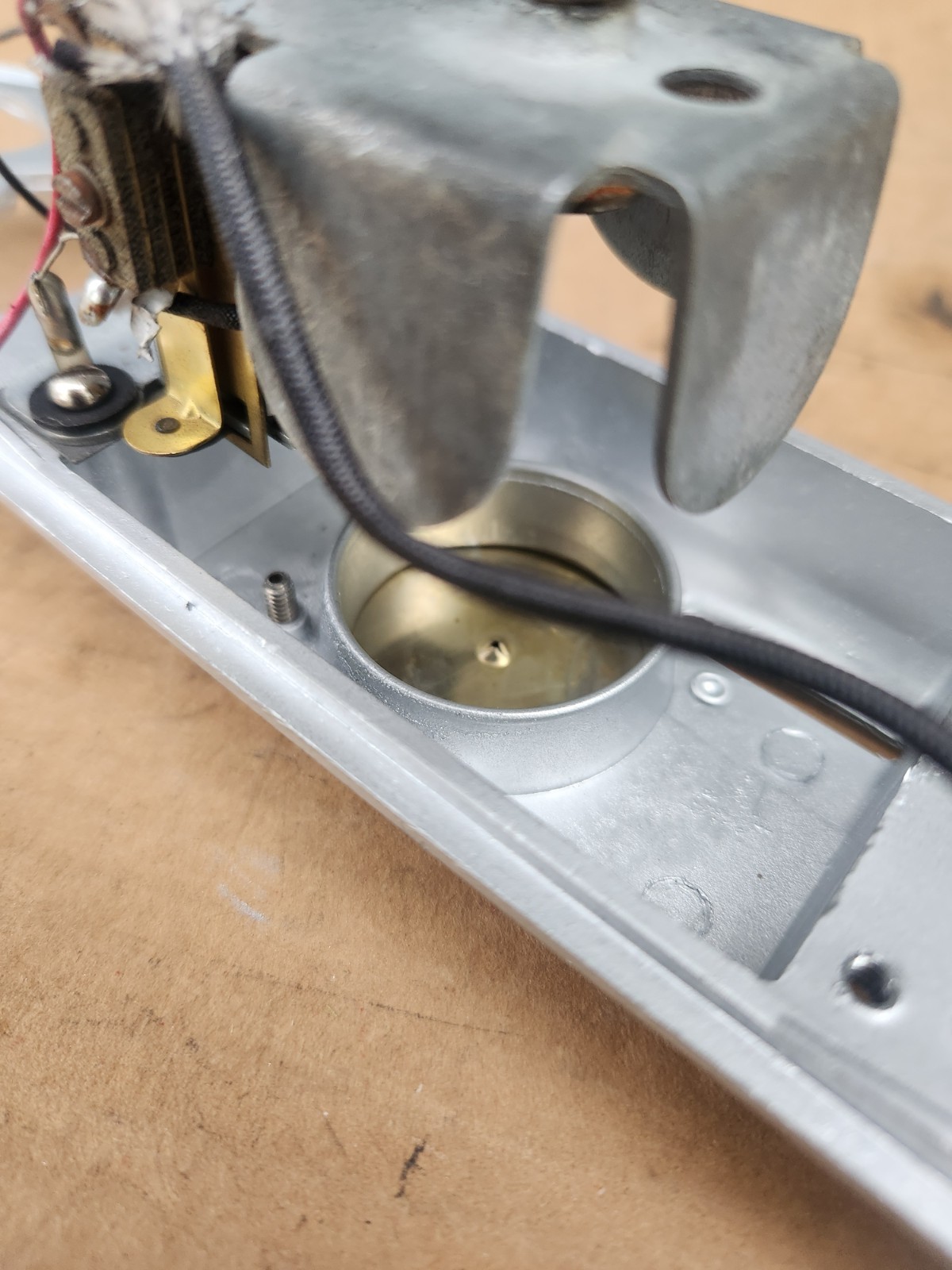 Postwar Lionel 2343 Santa Fe F3 A Operating Horn Chassis Only Very Clean Bracket