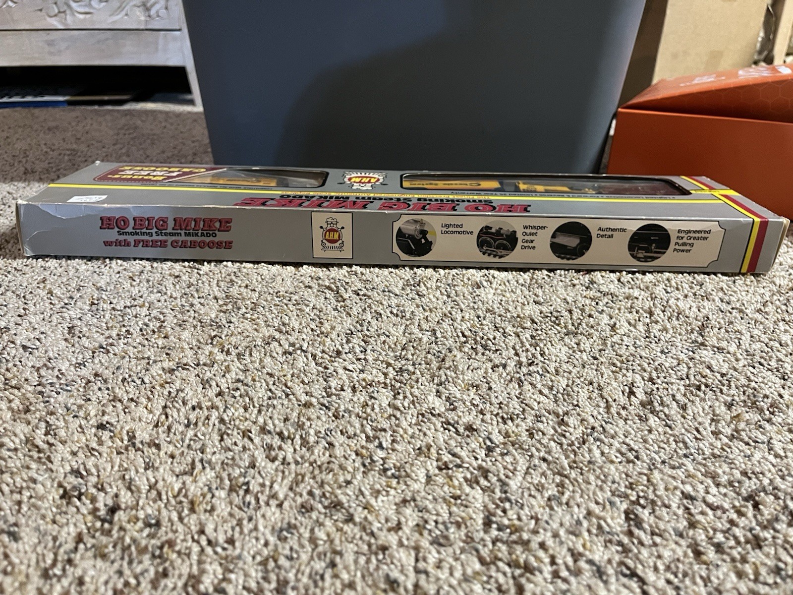 AHM HO Big Mike 2-8-2 Chessie System Mikado Steam Loco w/ Tender Smoke & Caboose