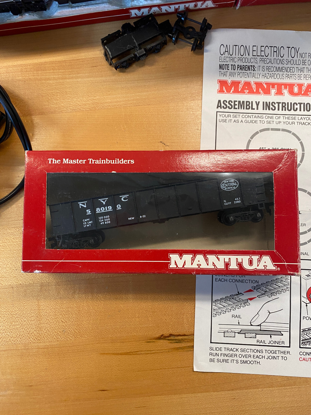 Mantua Train Set. Original Instructions, box, control. Many cars and Locomotive