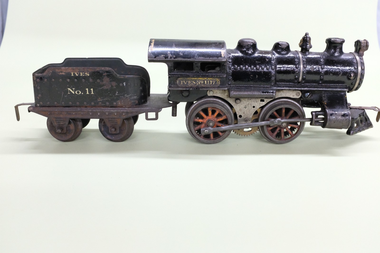 Ives Prewar 1117 Locomotive & No 11 Tender. Tested & Runs Smooth
