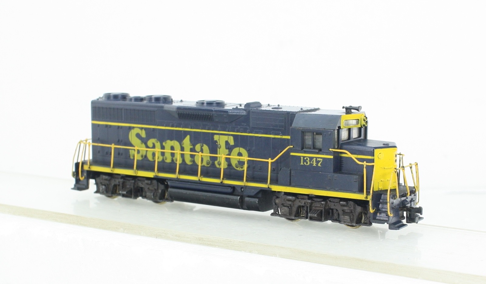 HO Scale Athearn 4205 Santa Fe GP35 Diesel Locomotive #1347