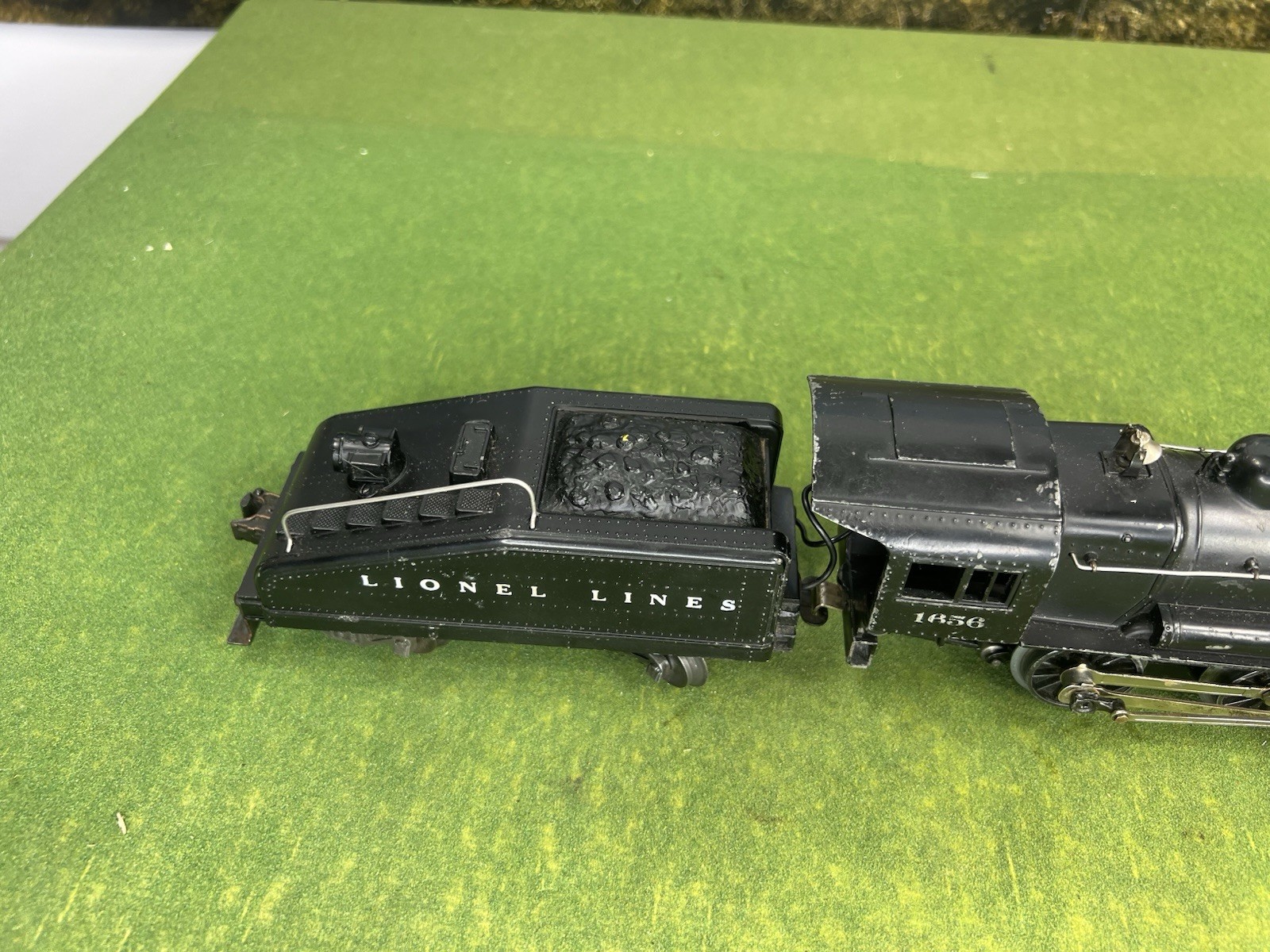 LIONEL POSTWAR 1656 0-4-0 STEAM SWITCHER LOCOMOTIVE & 6403B TENDER W/BELL O GA.