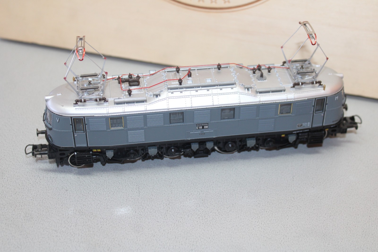 Roco 43981 E18 08 Electric Locomotive DB H0 Analog AC 3-Rail OVP