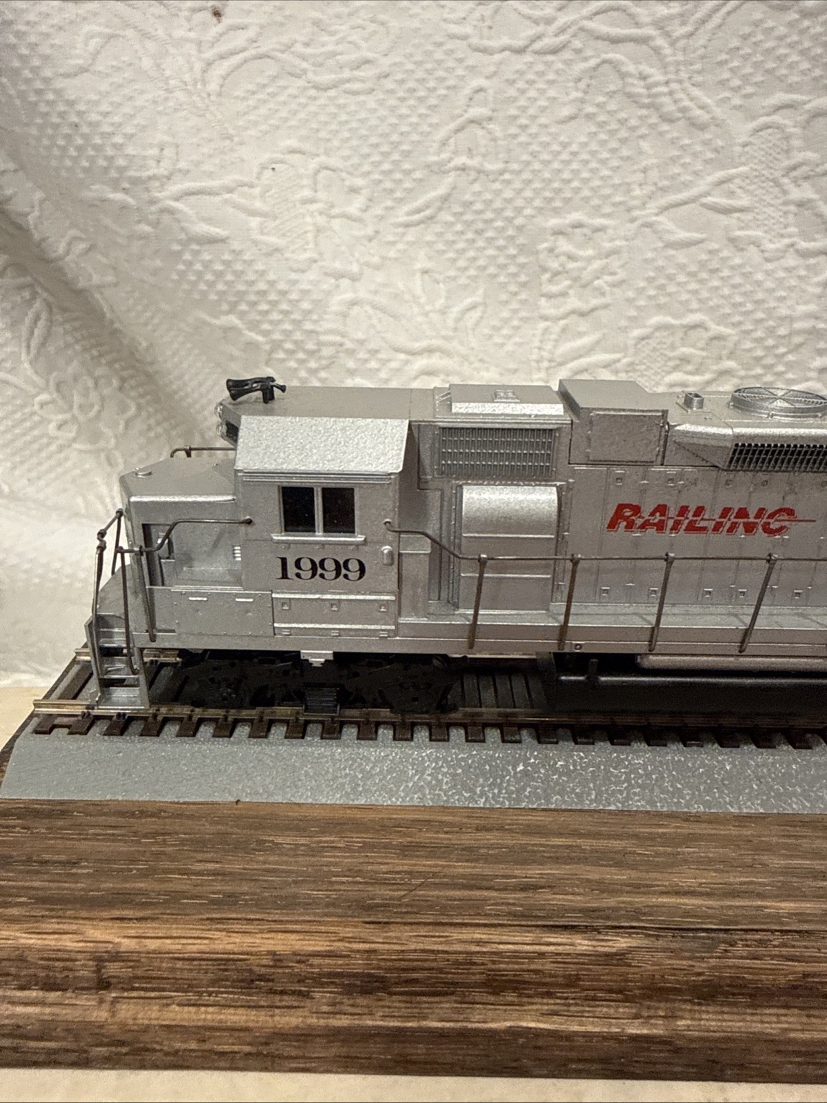 HO Scale 1999 KATO EMD, TTCI Railing, With Track Stand, Excellent