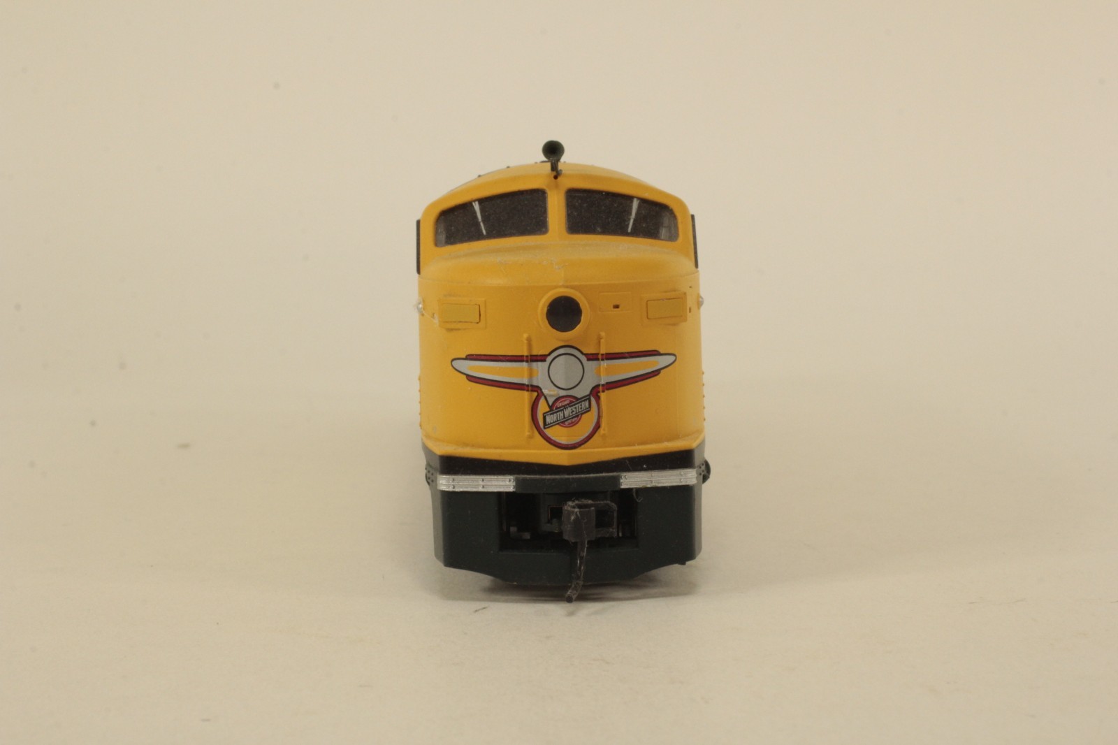 Proto1000 HO Scale Chicago and North Western C&NW #6001-B Erie Built DC Powered