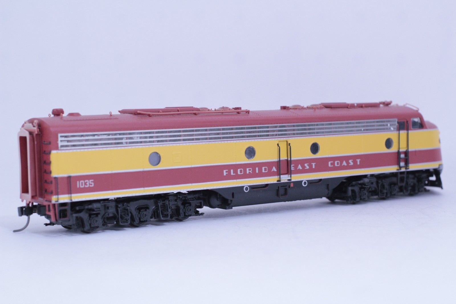 Proto 2000 HO Scale Florida East Coast #1035 E8 / E9 DC Powered NEW GEARS