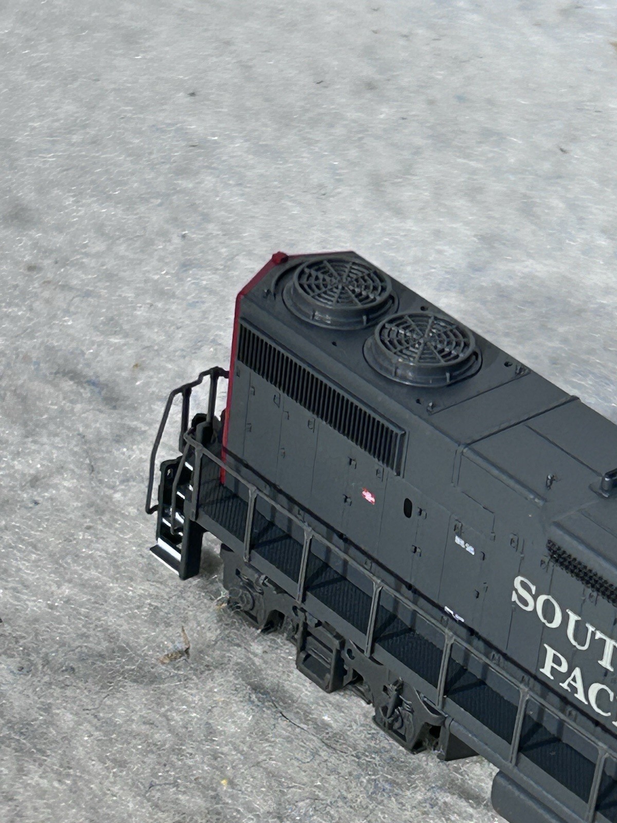 Beautiful Southern Pacific RR Bloody Nose Scheme GP-38-2 Diesel Engine N Gauge