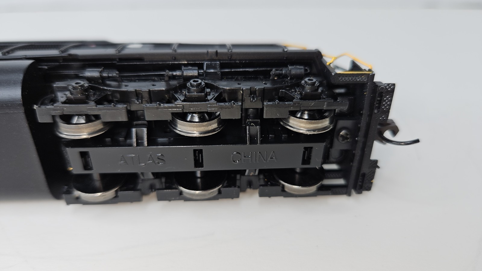 ATLAS MASTER Series Gold # 6022 HO SCALE PENN CENTRAL SDP-35 LOCOMOTIVE