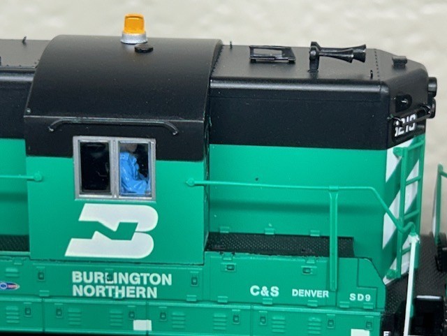 BURLINGTON NORTHERN PATCH SD9 HIGH HOOD LOCO- DCC – HO Scale “QUANTUM SOUND” NEW