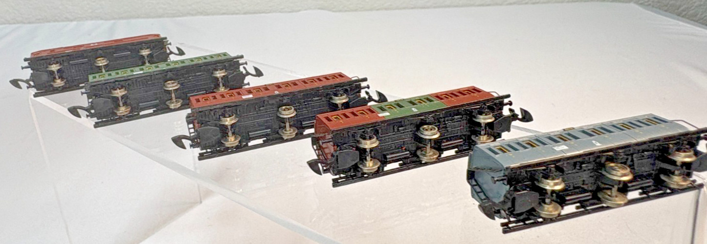 Z Scale Marklin Mini-Club 8104 Steam Passenger Train Set