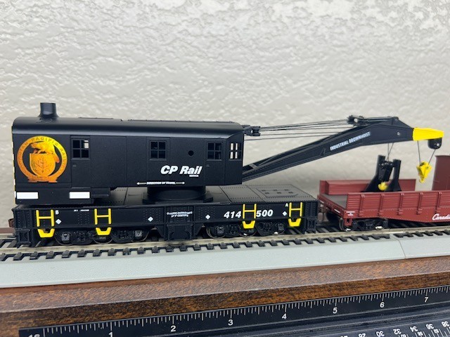 CP RAIL / CANADIAN PACIFIC 200 ton ROTATING HD WRECK CRANE w/TENDER HO SCALE NEW