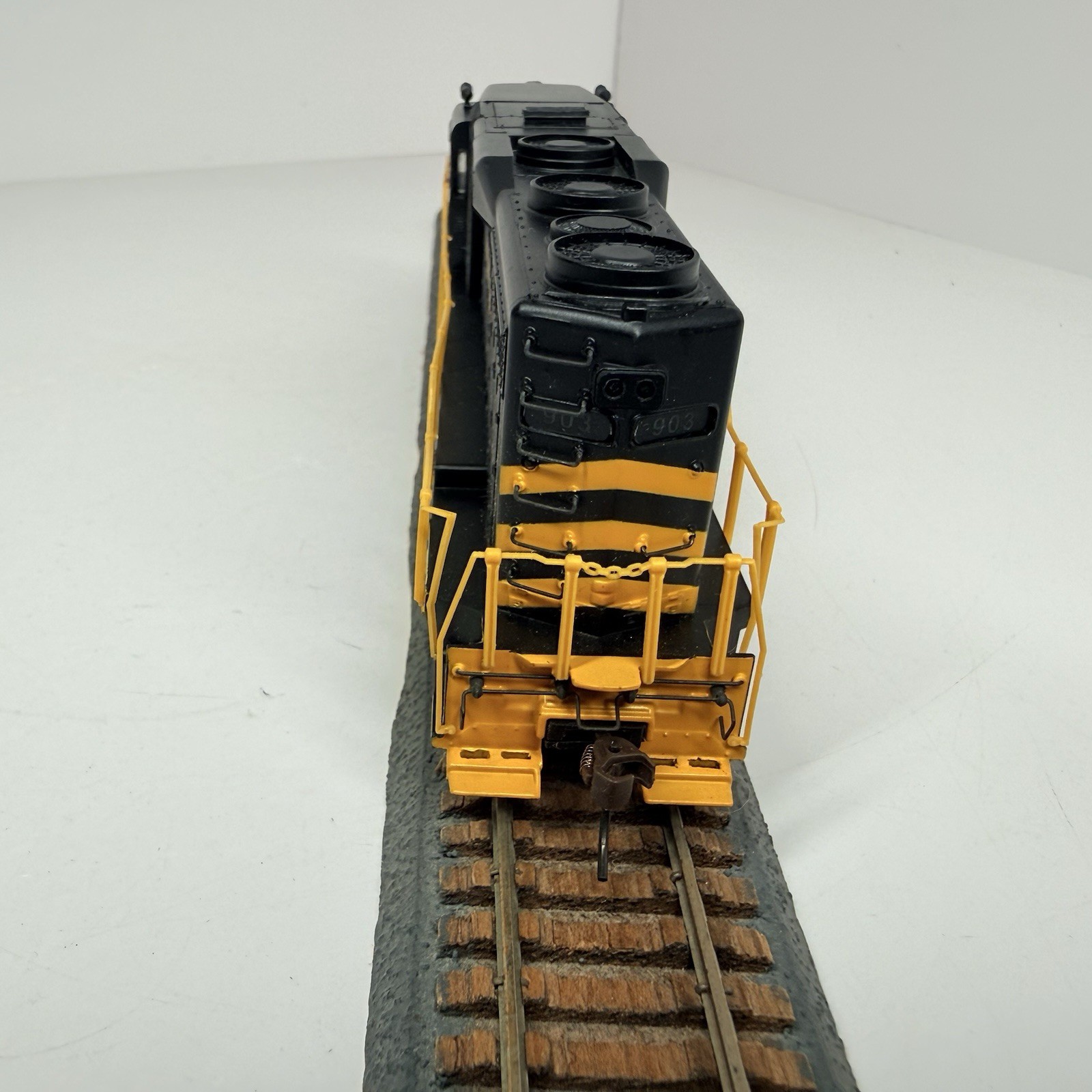 HO Scale DCC Bachmann 60809 Nickel Plate Road #903 GP30 Diesel Locomotive