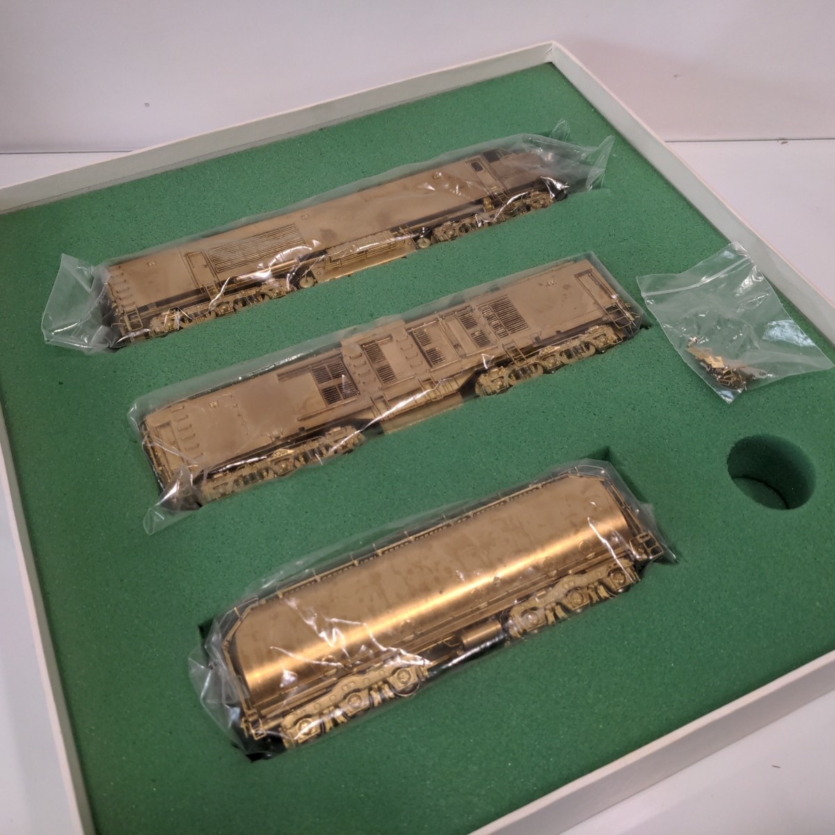 Overland Union Pacific UP 8500 hp 3-Unit Gas Turbine HO Unpainted Brass OMI-1849