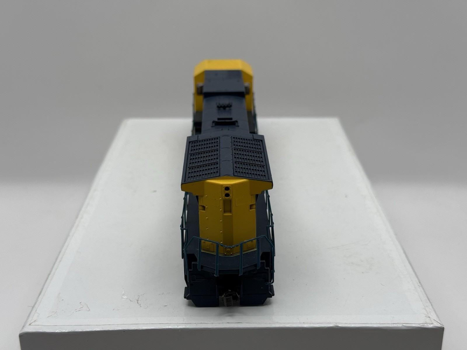 GE Dash 8 40B Santa Fe # 7435
