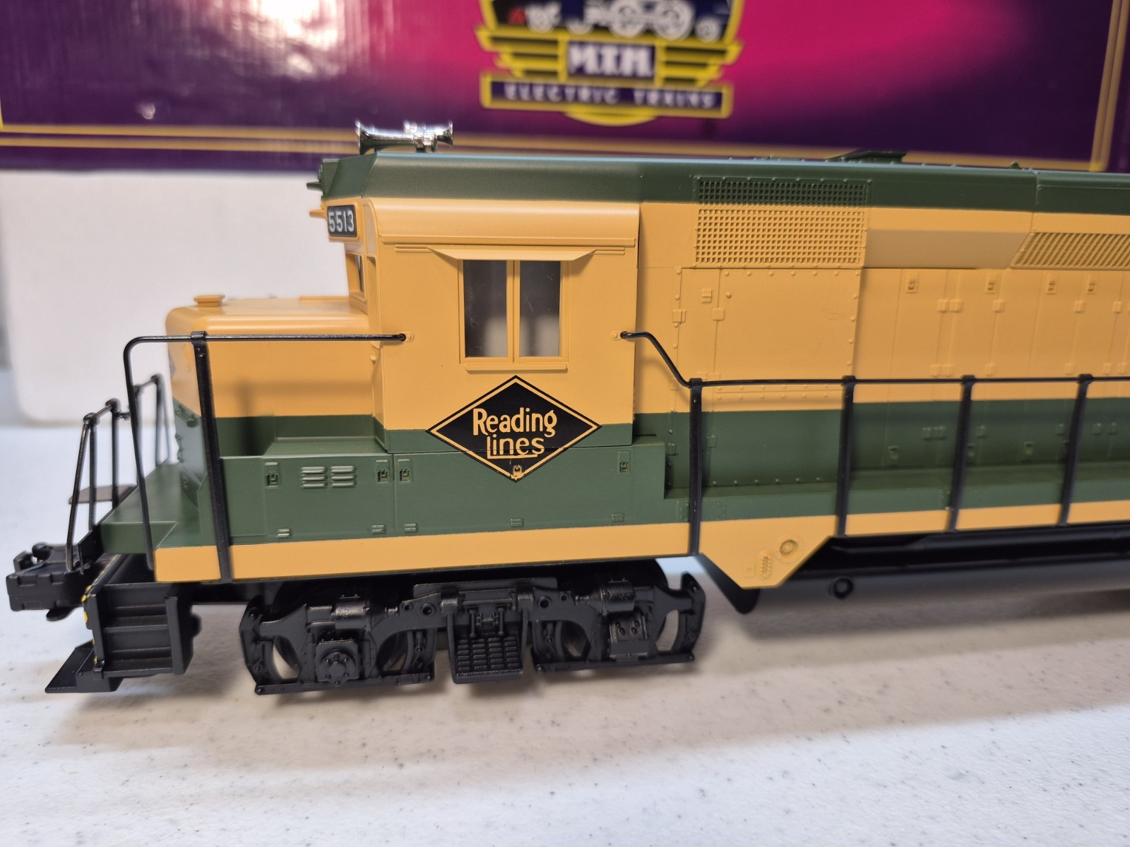 MTH O Gauge MT-2073L Reading EMD GP-30 Diesel w/Horn LN
