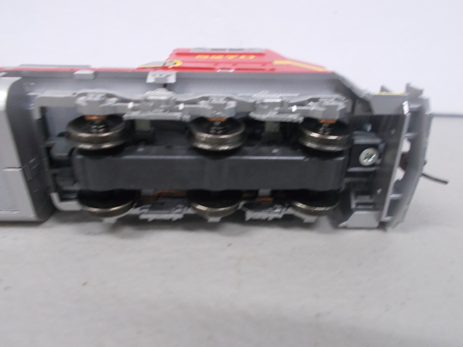 ATHEARN / GENESIS # G6135~ BNSF SD75M POWERED LOCOMOTIVE # 8270 ~HO SCALE