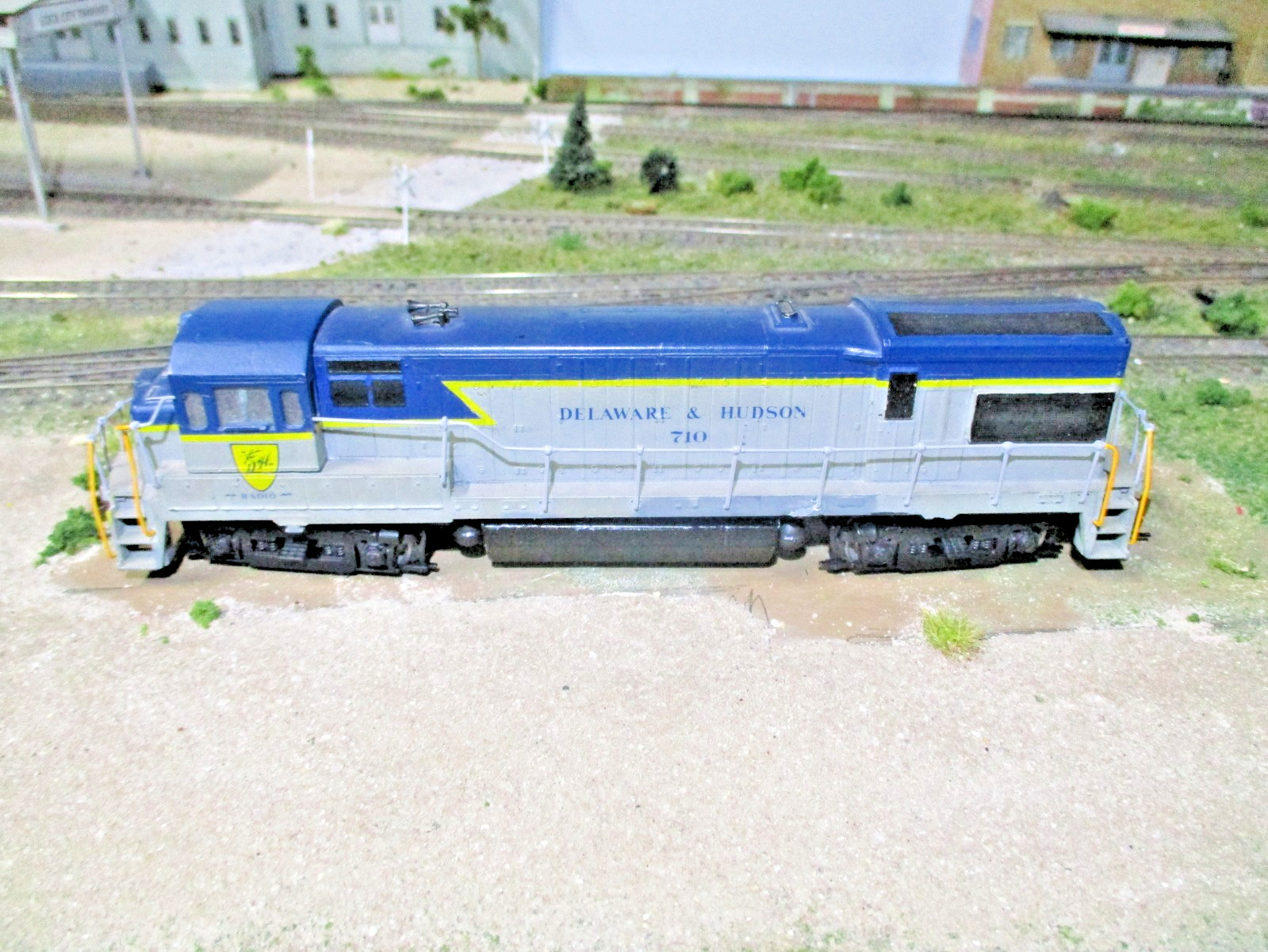 D&H 710 ATHEARN BLU BOX,GE U30B, GRAY MOTOR,CUSTOM PAINT,DC NOT DCC READY,DH 710