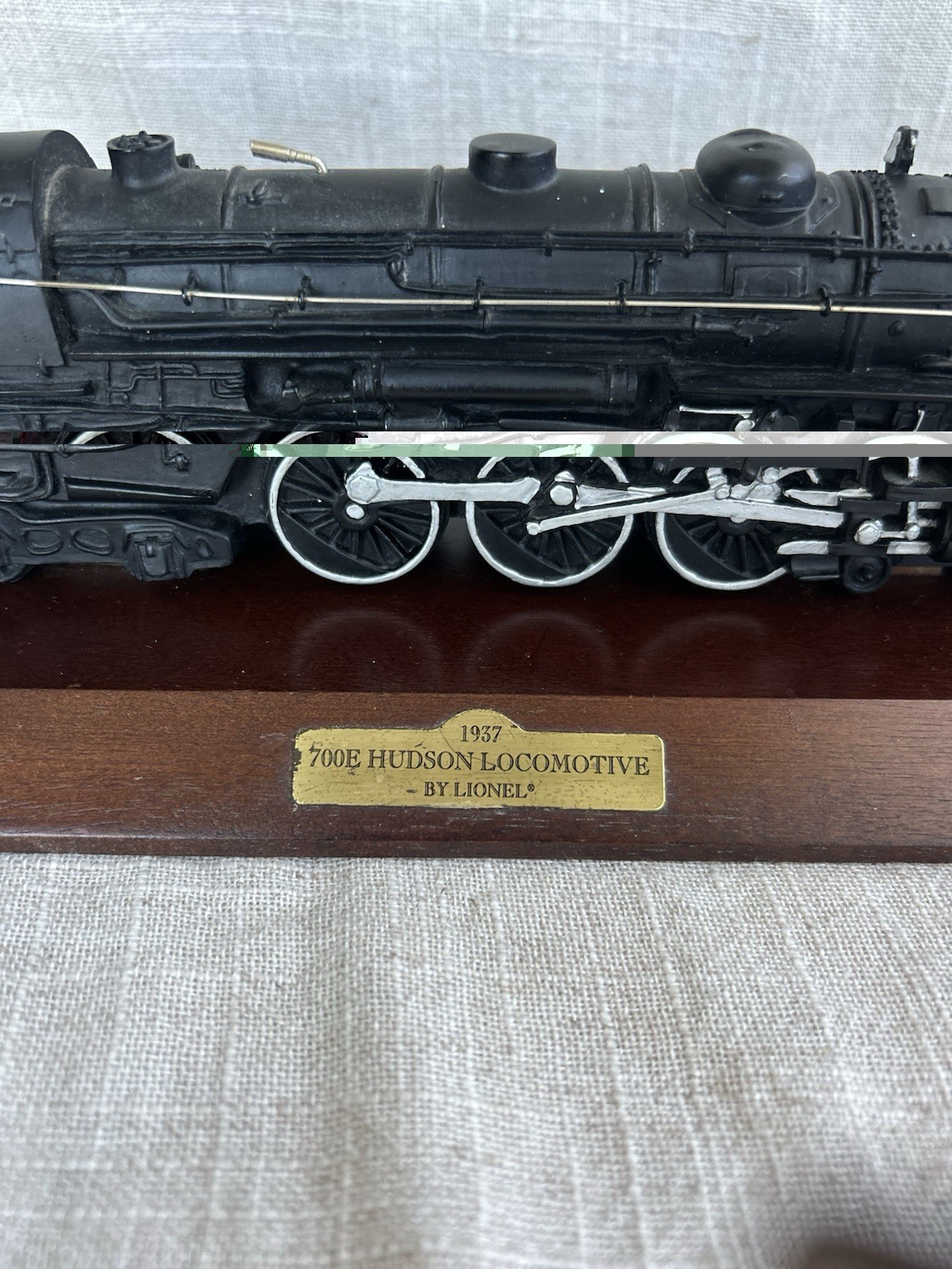 Vintage 1993 Avon 700E Hudson Locomotive Train Lionel Replica