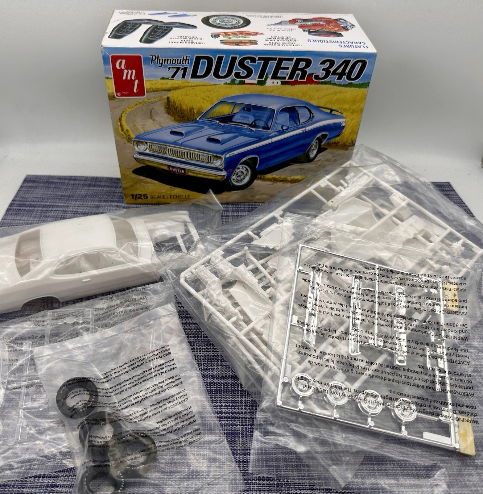 AMT 1/25 1971 Plymouth Duster 340 AMT1118 Plastics Car/Truck 1/24-1/25