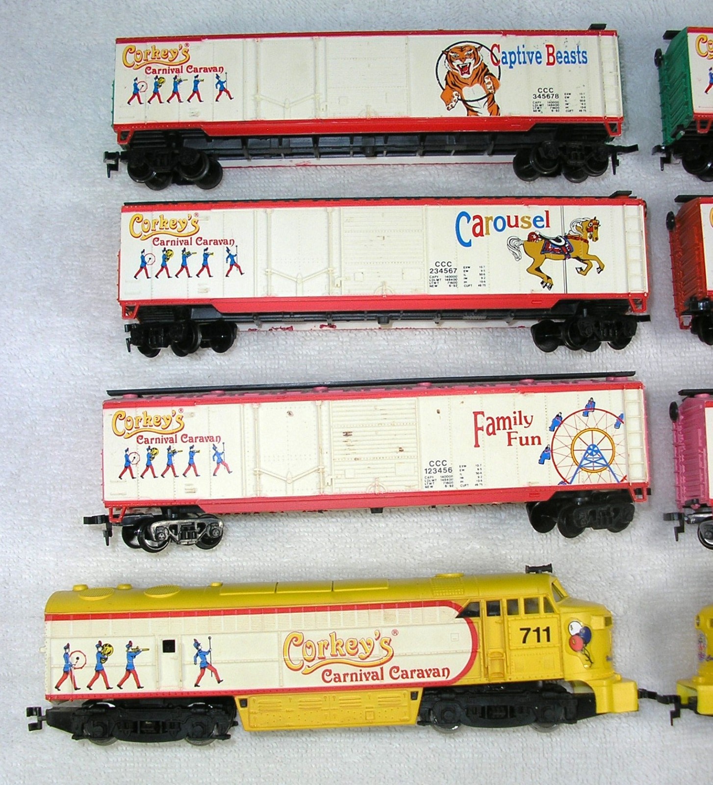 IHC/Mehano DL-109 Style #711 Corkey’s Carnival Caravan (2), Slovenia, NO Caboose