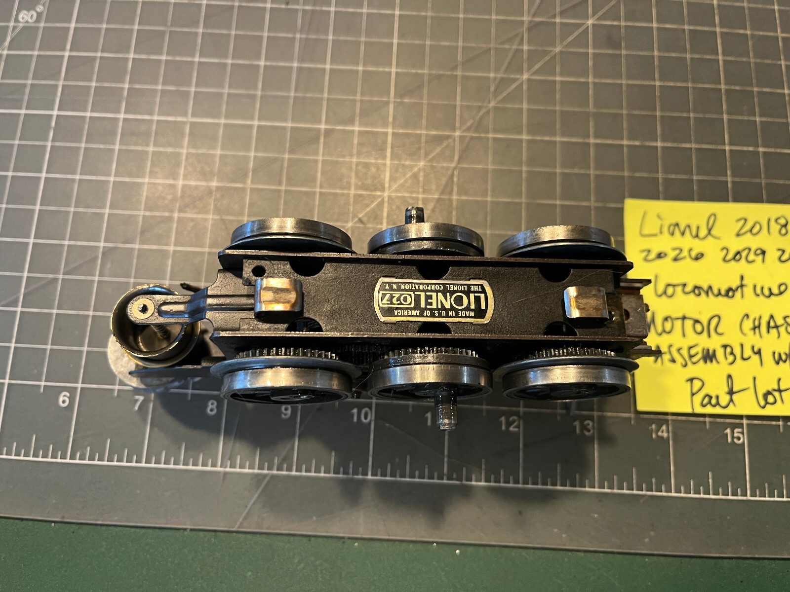 Lionel Train Locomotive 2026 SIX WHEEL MOTOR ASSEMBLY SMOKE UNIT RUNS PART LOT E
