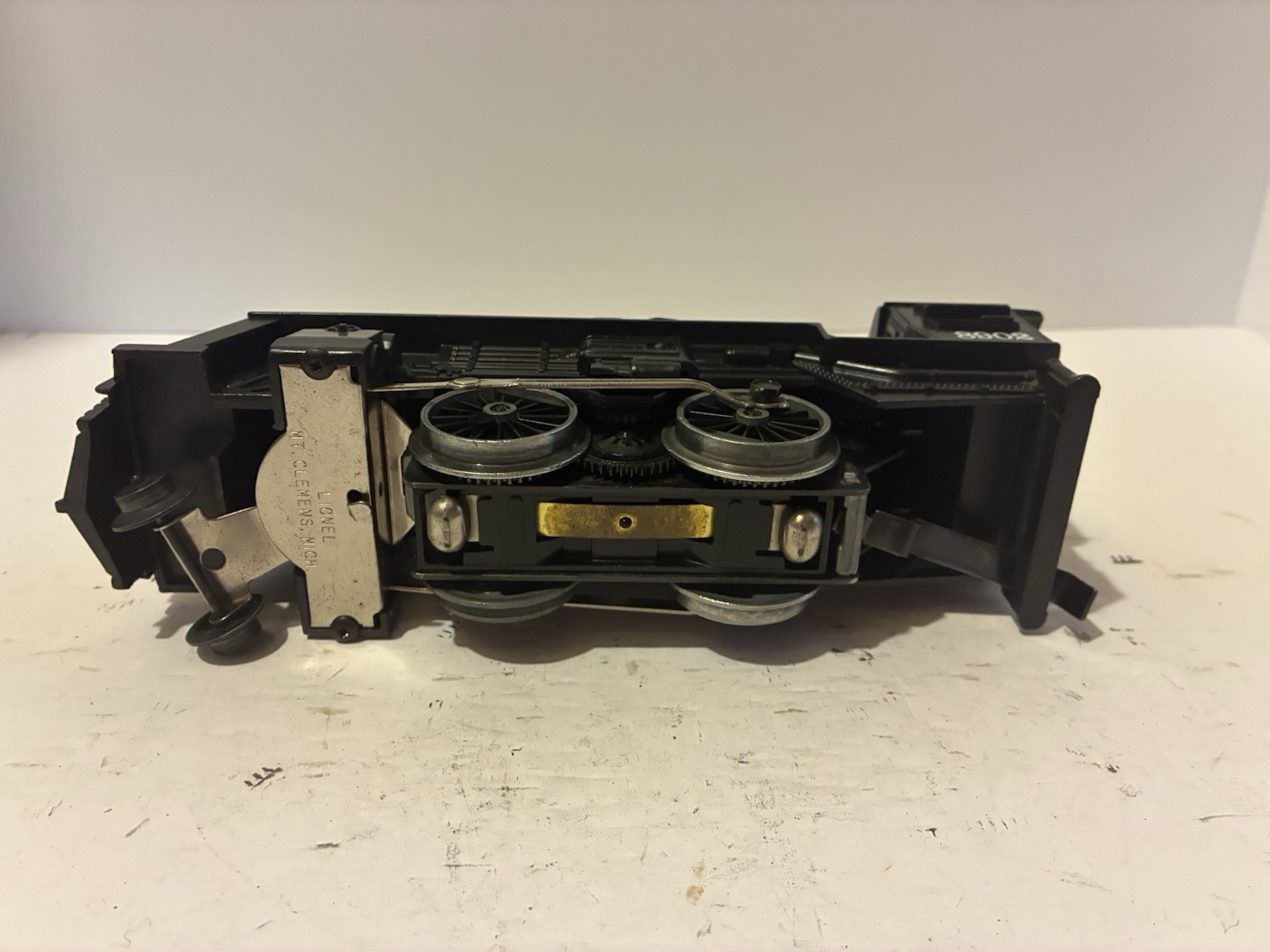 Lionel Modern Era 8902 DC Locomotive With Tender. Tested See Description. Runs.