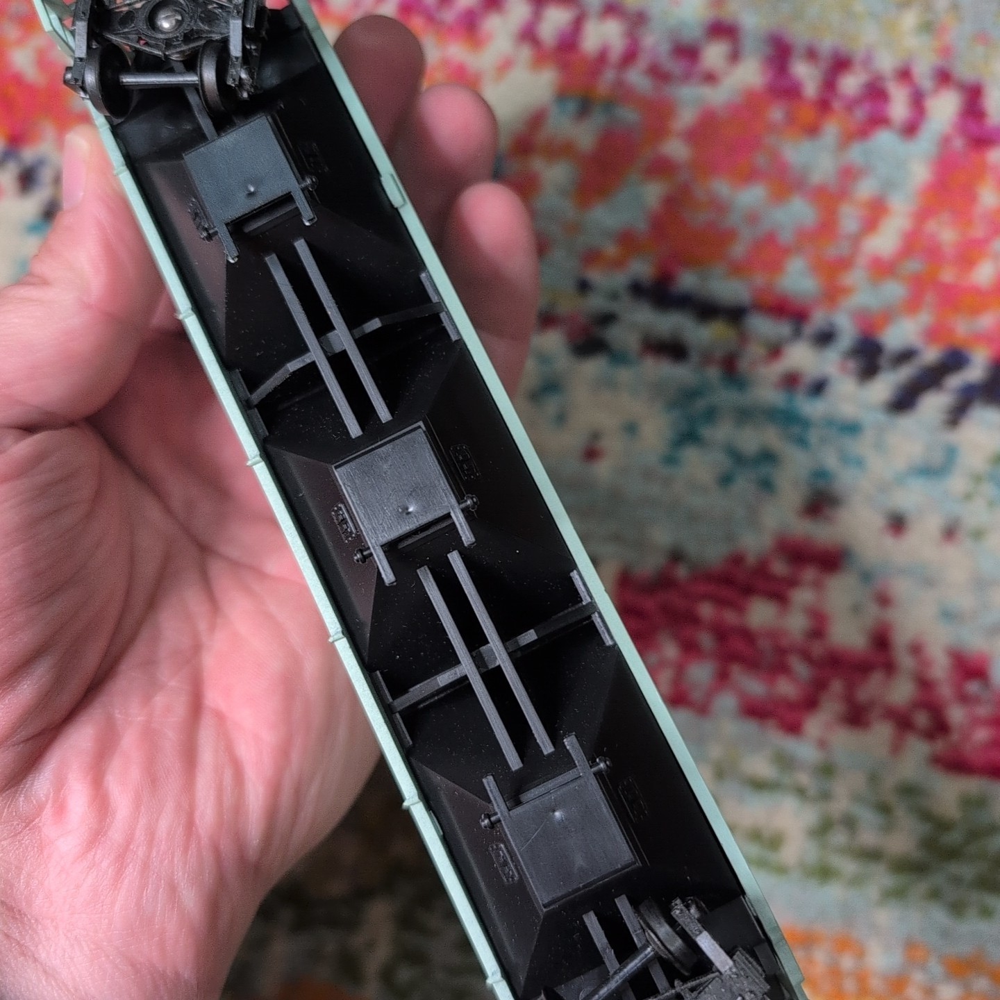 Athearn 5302 HO Scale Burlington ￼3-Bay Covered Hopper Mint Green