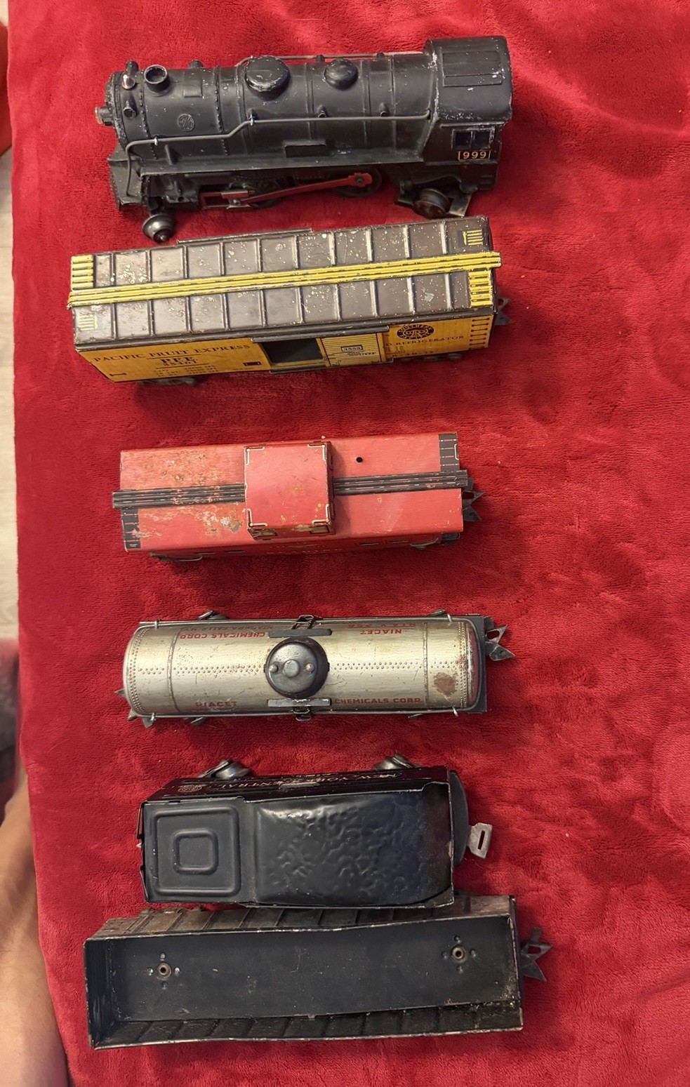 Vintage- MARX–1940s-? TIN LITHO-New York Central-2 cars -1 Locomotive-TRAIN SET