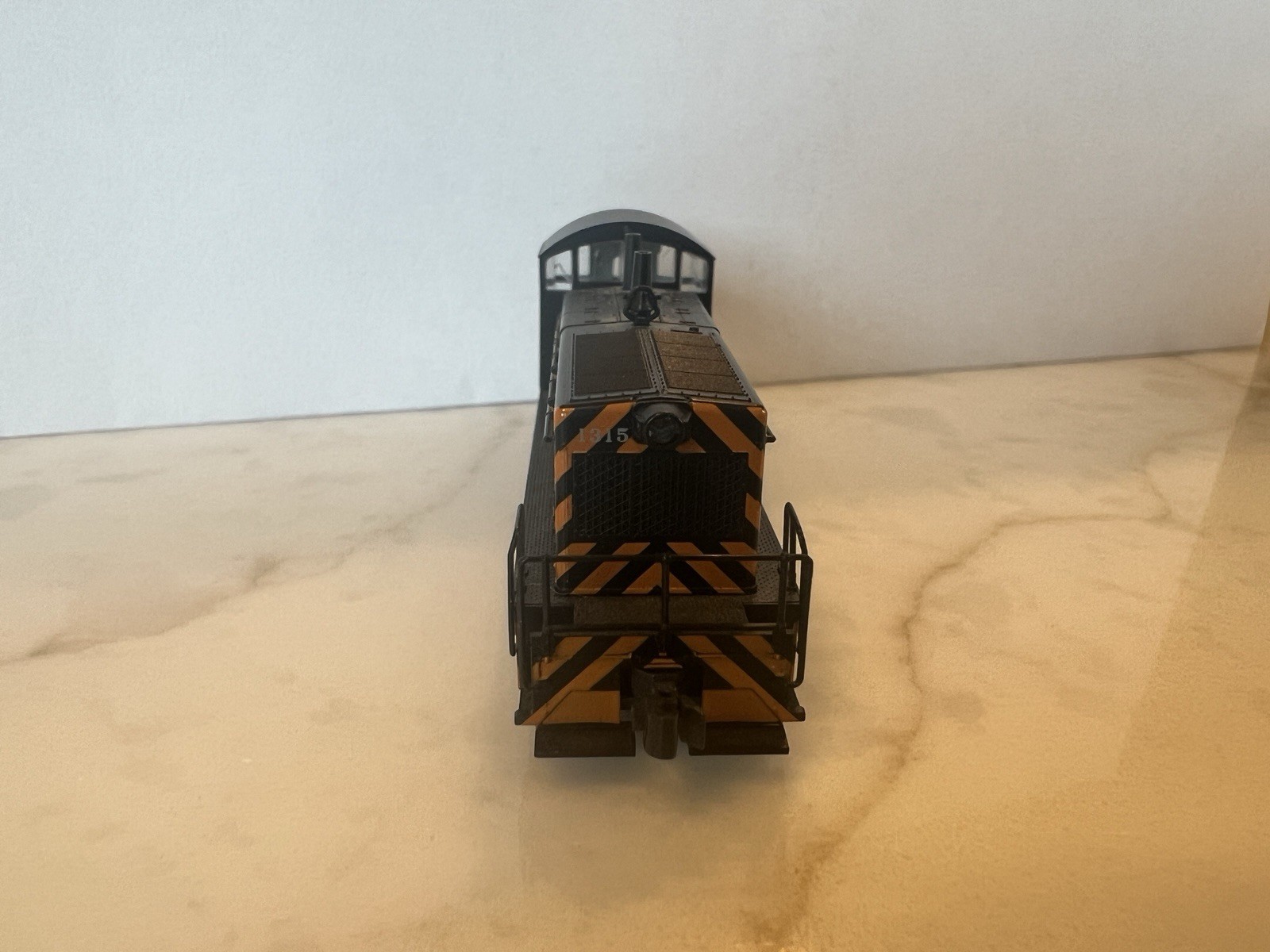 N Scale KATO 176-4354 Southern Pacific NW2 Diesel Locomotive 1315 C56967