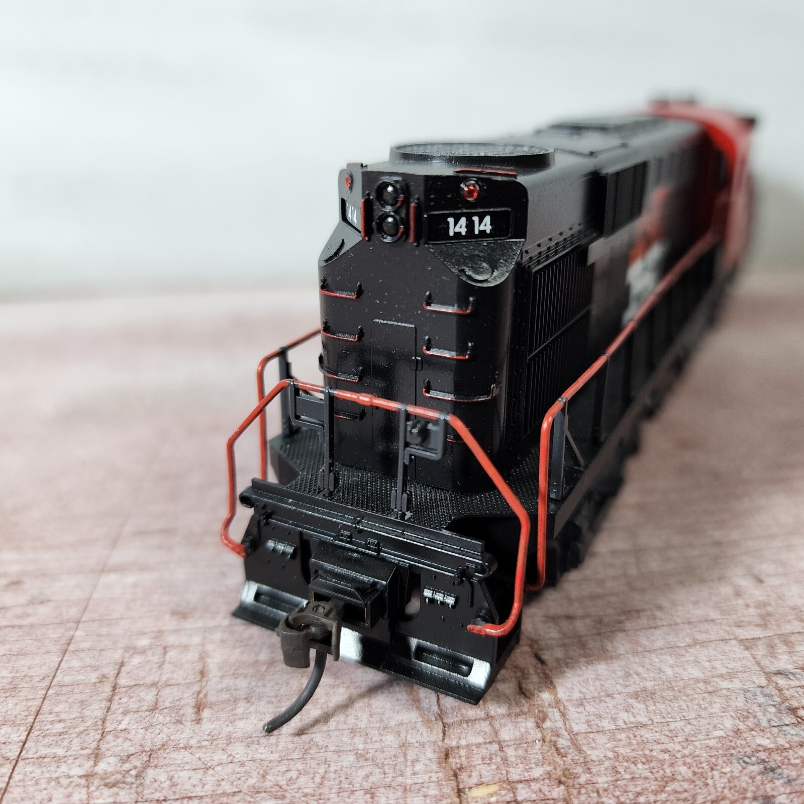 New Haven RR ALCO RS-11 Diesel Locomotive 1414 Atlas Yellow Box Custom Painted