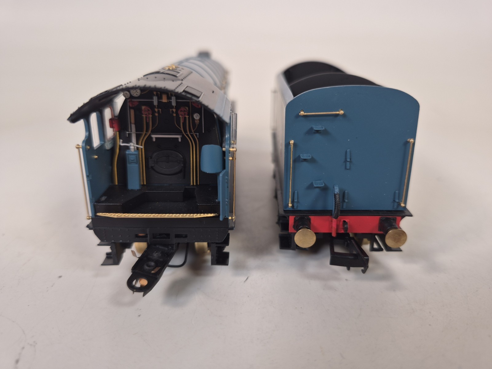 Hornby Mallard No. 4468 70th Anniversary Limited Edition LNER Steam Locomotive