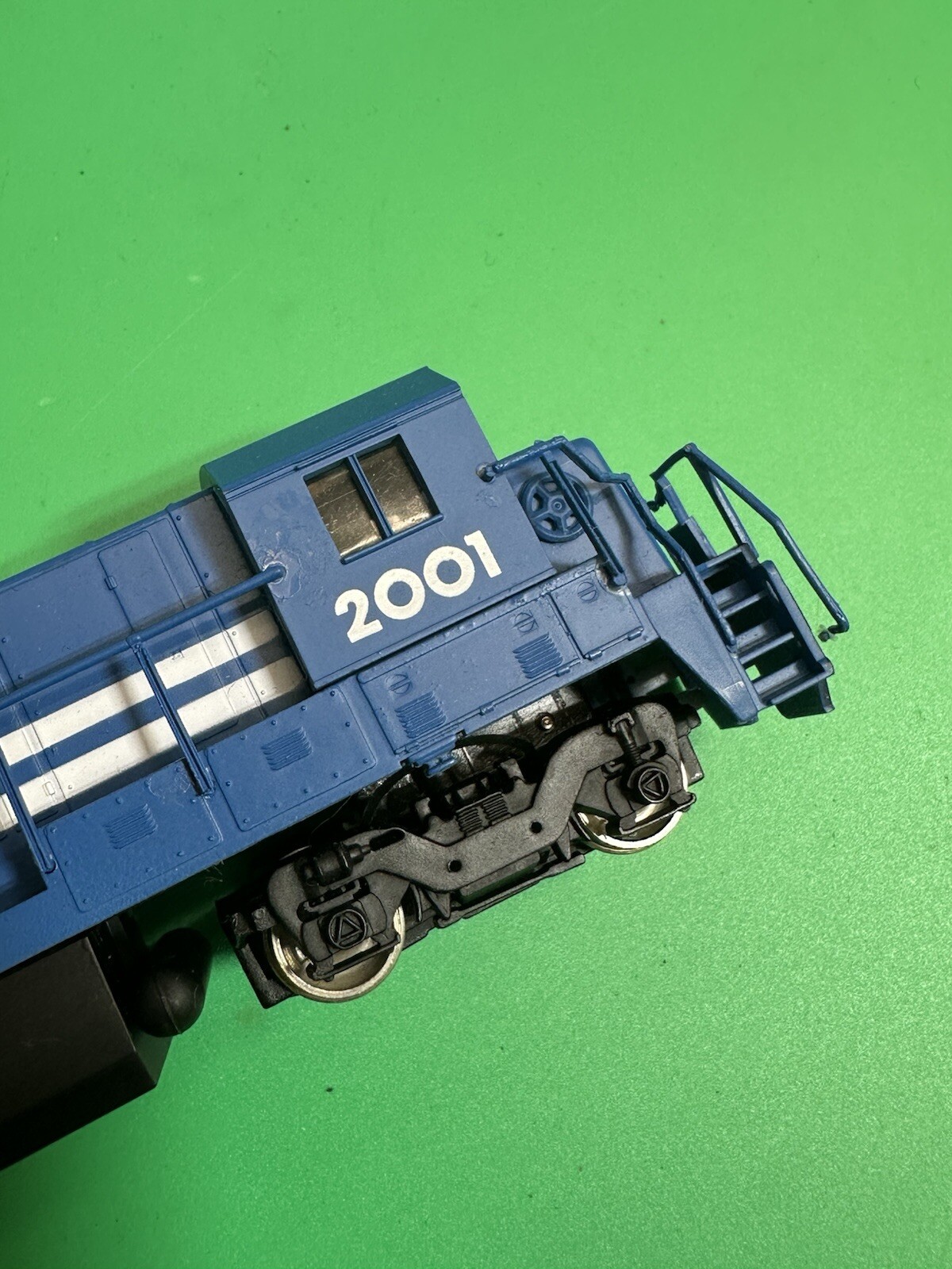 HO SCALE SPECTRUM 85014 DASH 8-4 CONDUCTOR IN BOX
