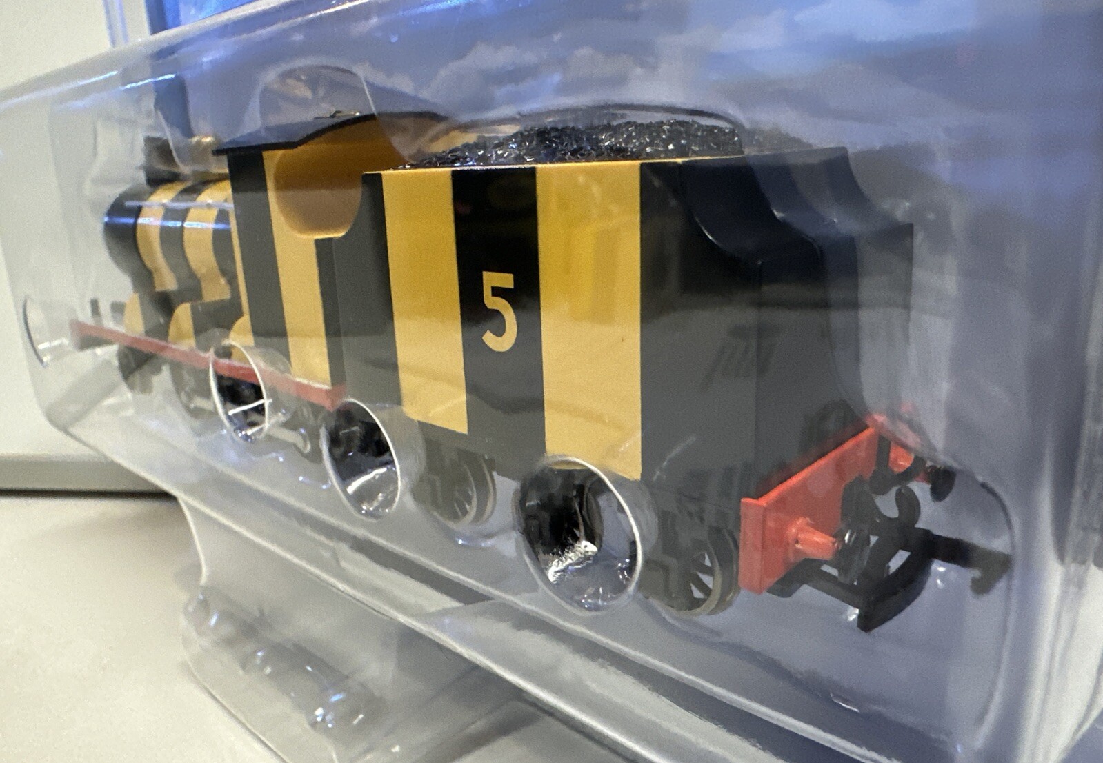 Bachmann HO Scale Thomas & Friends Busy Bee James Engine & Tender #58821