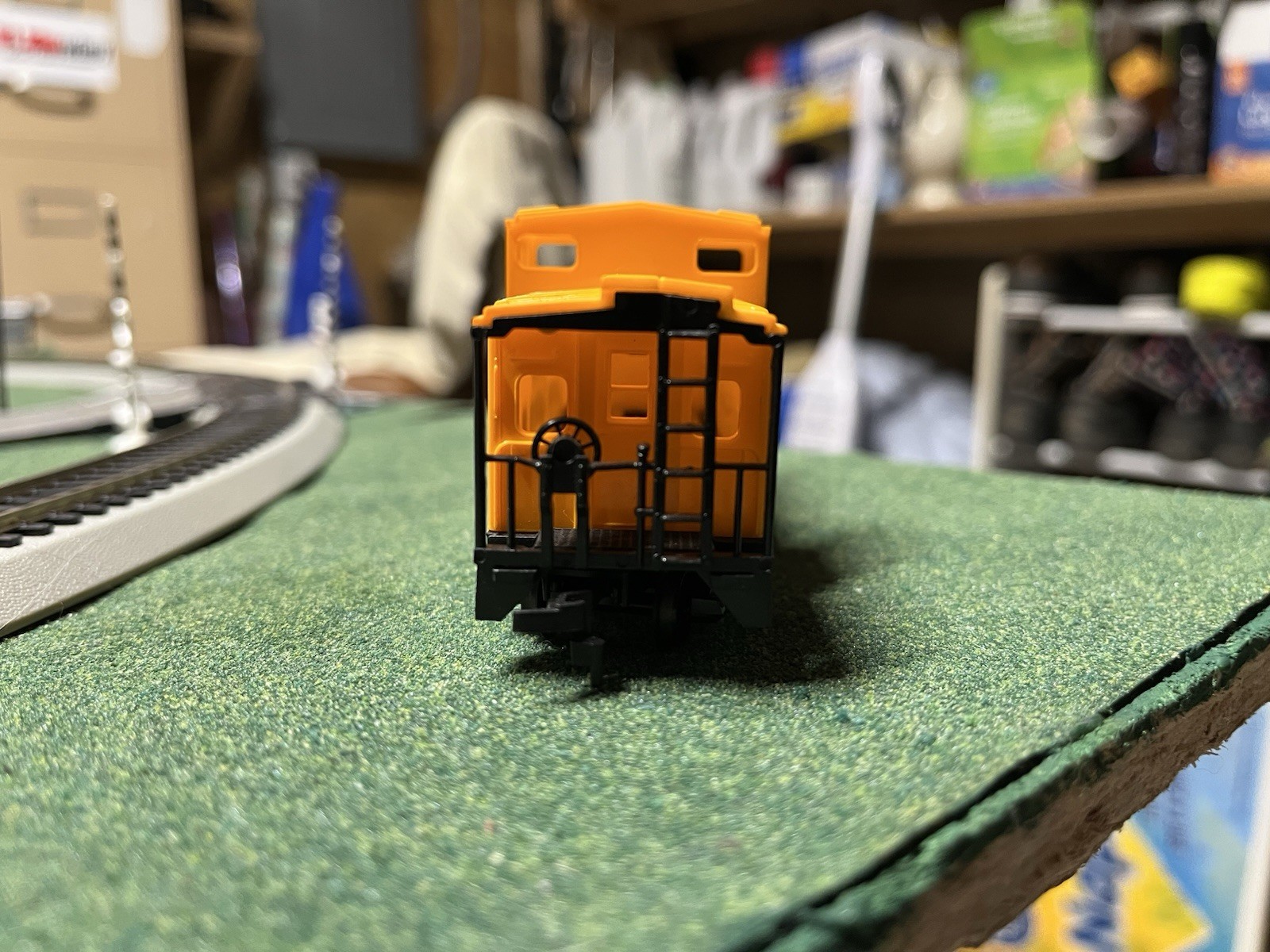 AHM HO Big Mike 2-8-2 Chessie System Mikado Steam Loco w/ Tender Smoke & Caboose