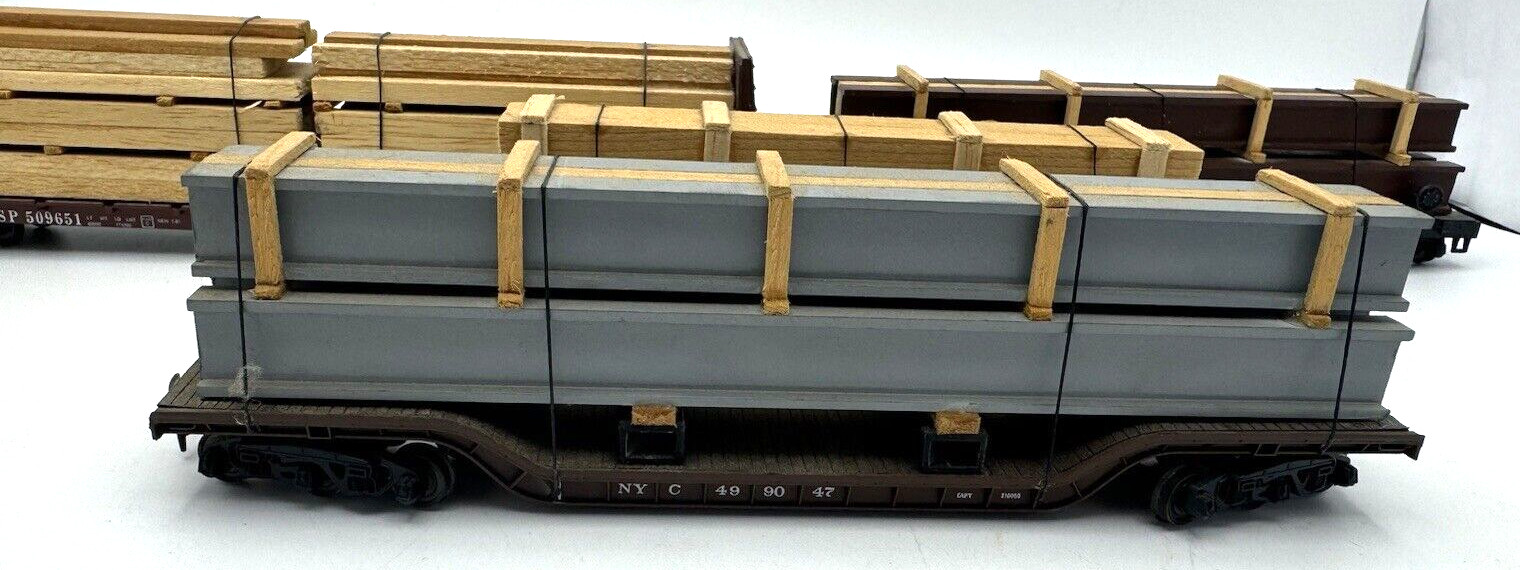 LOT OF 4 DIFFERENT HO GAUGE MODEL RAILROAD S P WOOD CARRIER CARS WITH LOADS