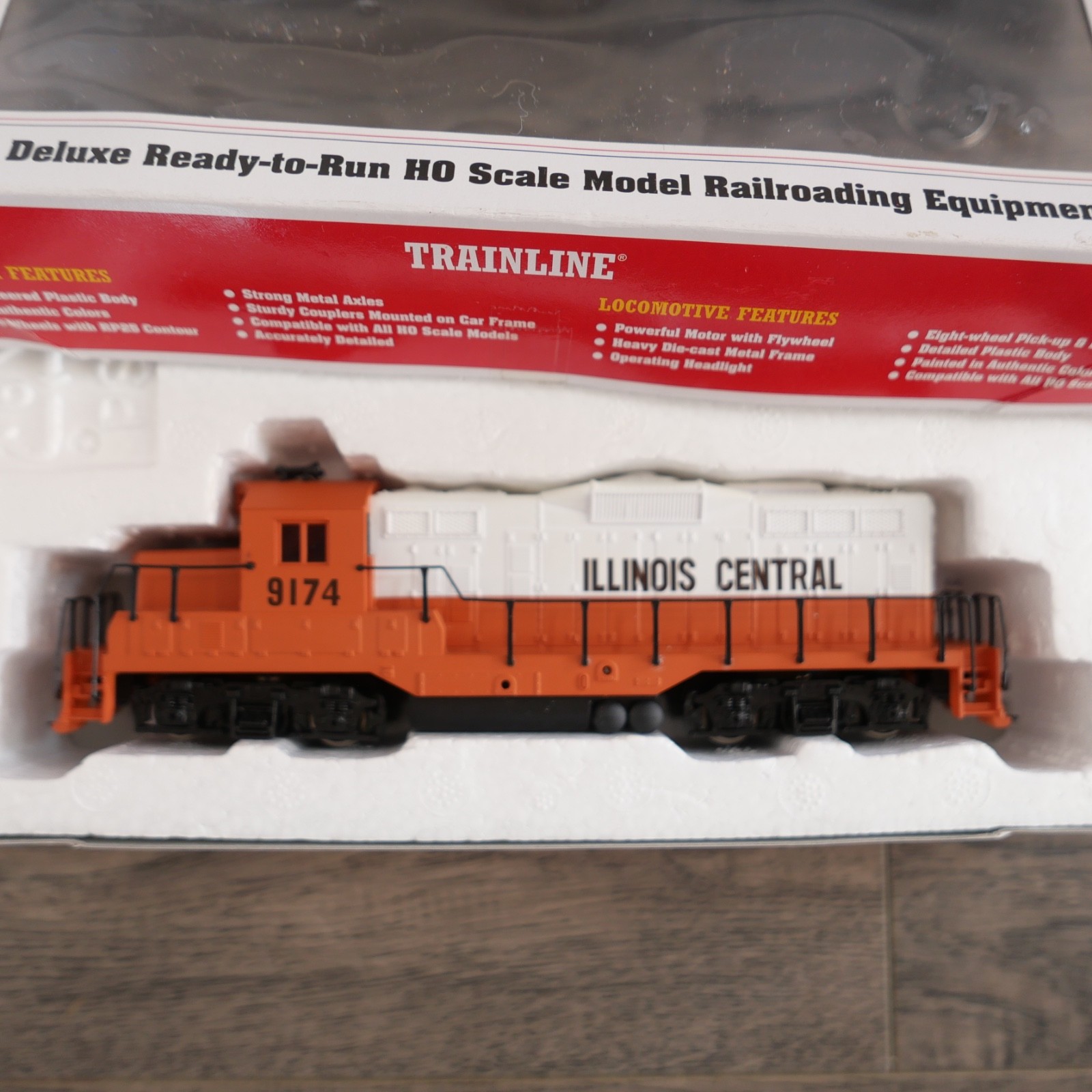 HO WALTHERS TRAINLINE 931-133 GP9M LOCOMOTIVE ILLINOIS CENTRAL IC 9174