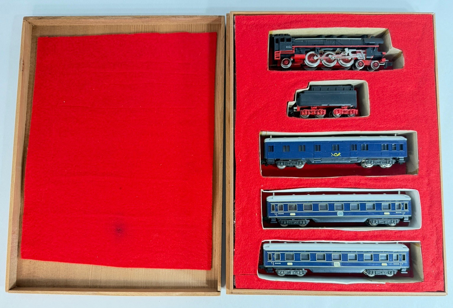 Rokal TT Locomotive With Tender Passenger Cars Set Germany Vintage In Box