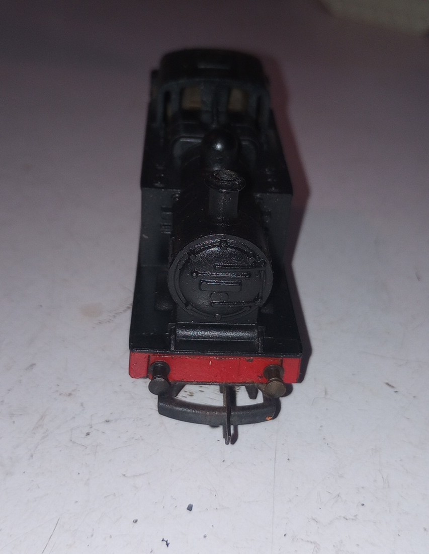 Tri-ang TT Gauge Jinty 0-6-0 Steam Locomotive 47607 W/ Caboose