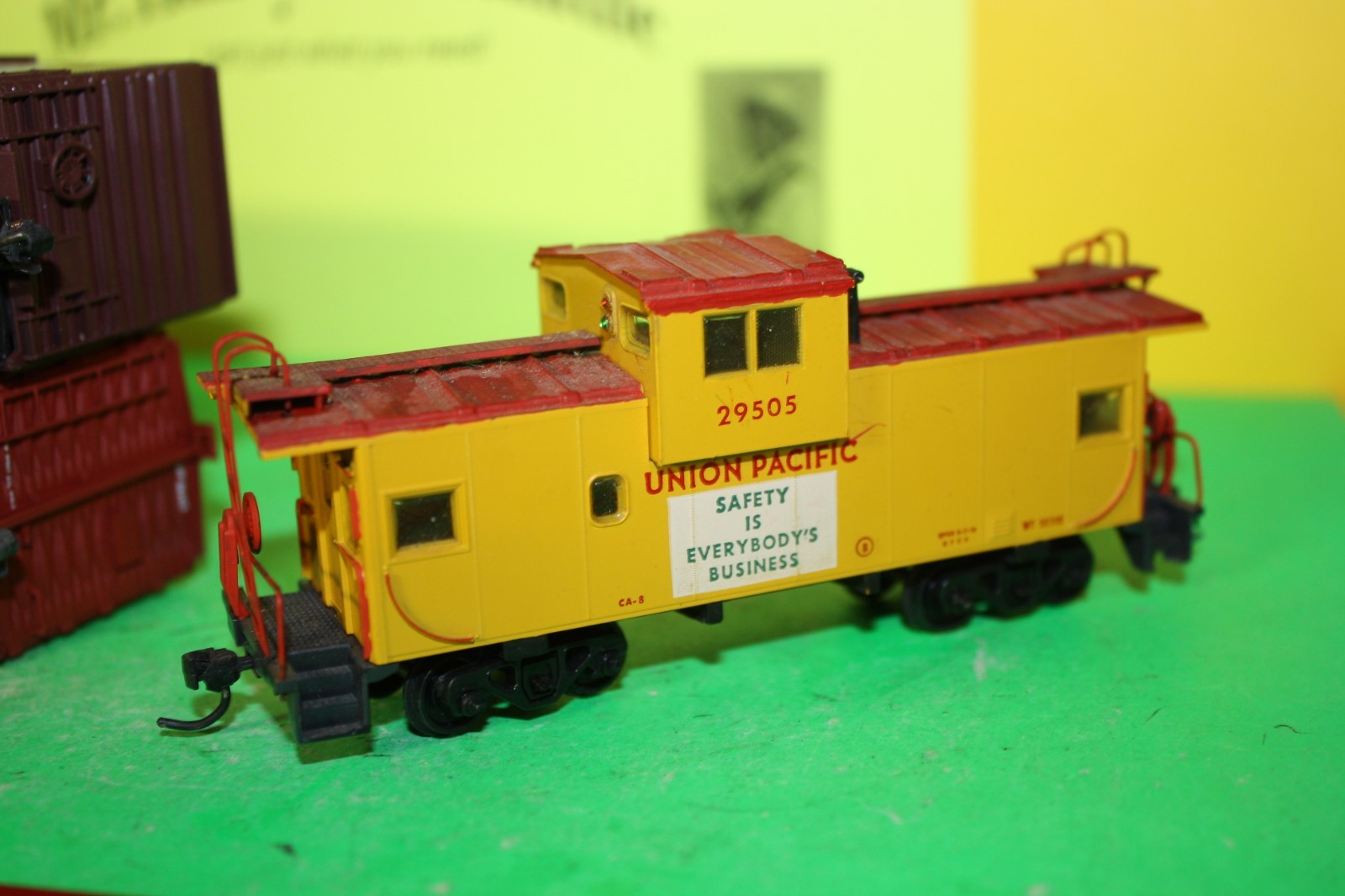 HO Bachmann Spectrum 21 Piece Train Set -see pictures and video