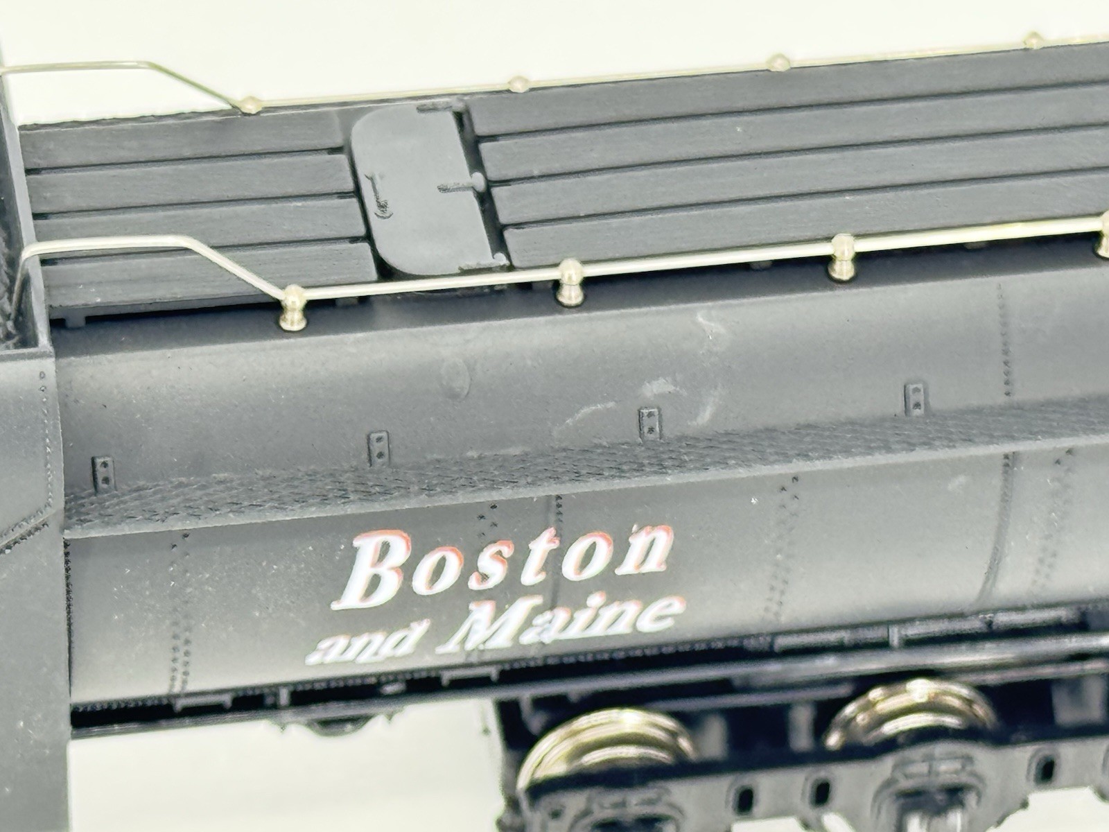 HO Mehano M646 Boston & Maine 4-8-2 Mountain Steam Locomotive B&M #4112