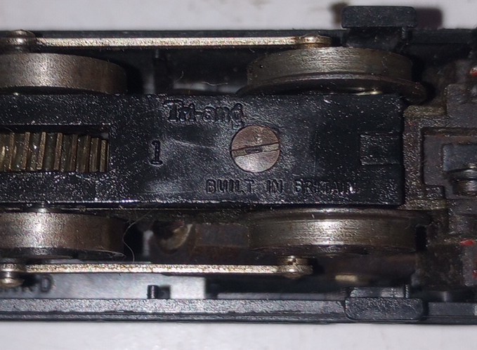 Tri-ang TT Gauge Jinty 0-6-0 Steam Locomotive 47607 W/ Caboose