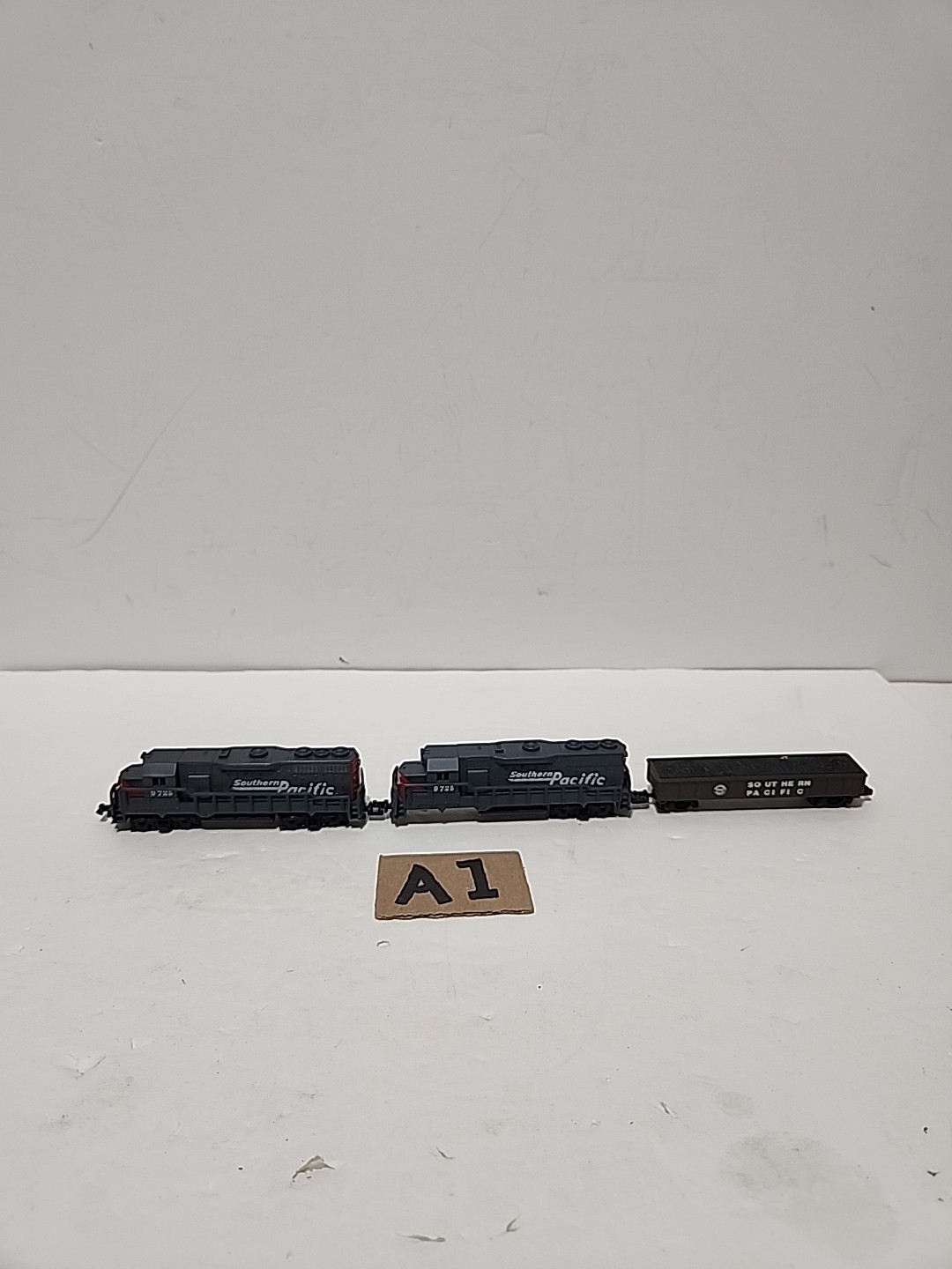 LotOf3 (2)Southern Pacific Locomotive #9725 Model Train No.418 (1)SouthernNo.422