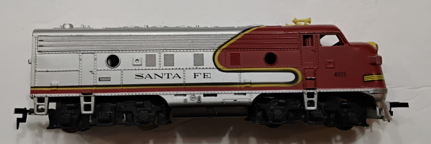 Tyco HO Scale Sante Fe Deisel Passenger Train Engine F9 with Headlights, L@@K!!!