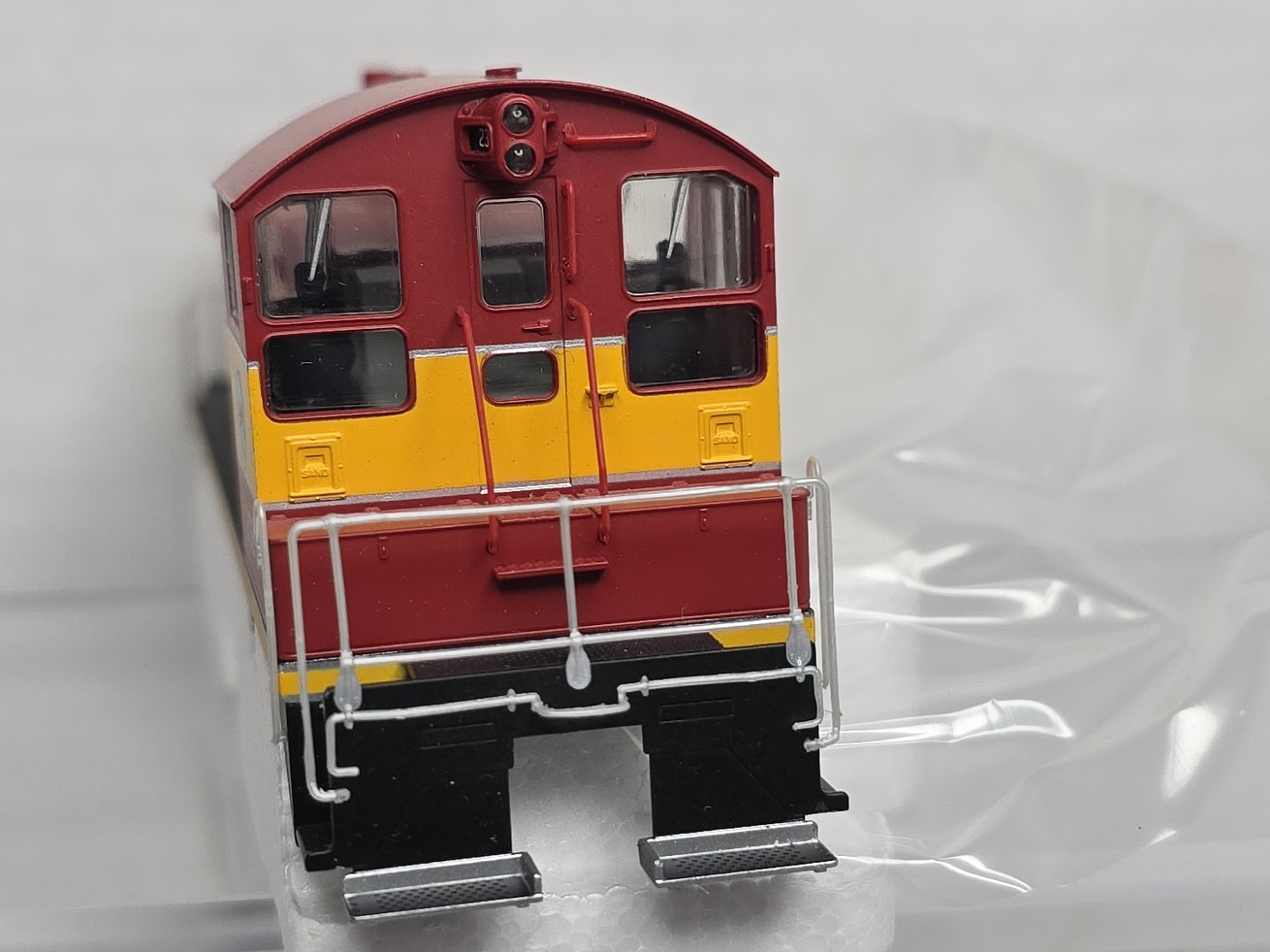 Proto 2000 HO Scale 21133 Florida East Coast FEC 235 SW-9 Diesel Switcher NIB
