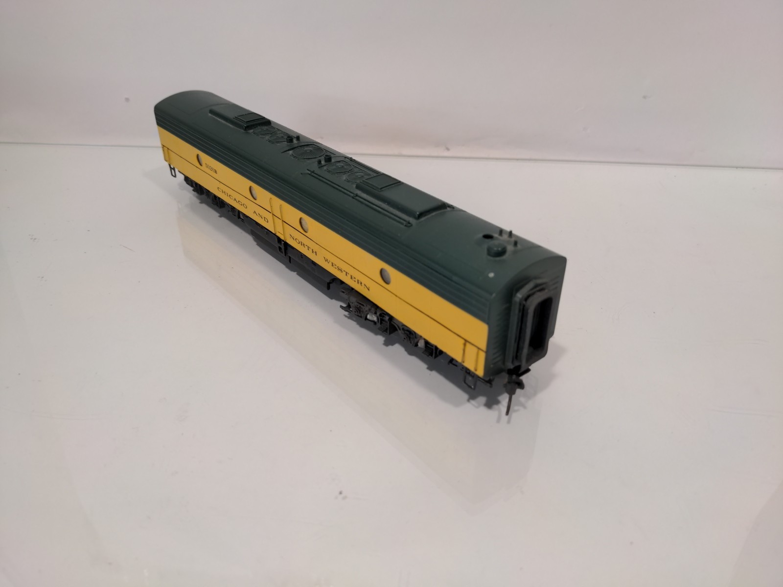 Trains, Inc Brass HO Emd E9B Chicago and North Western CNW 5026B Custom Paint