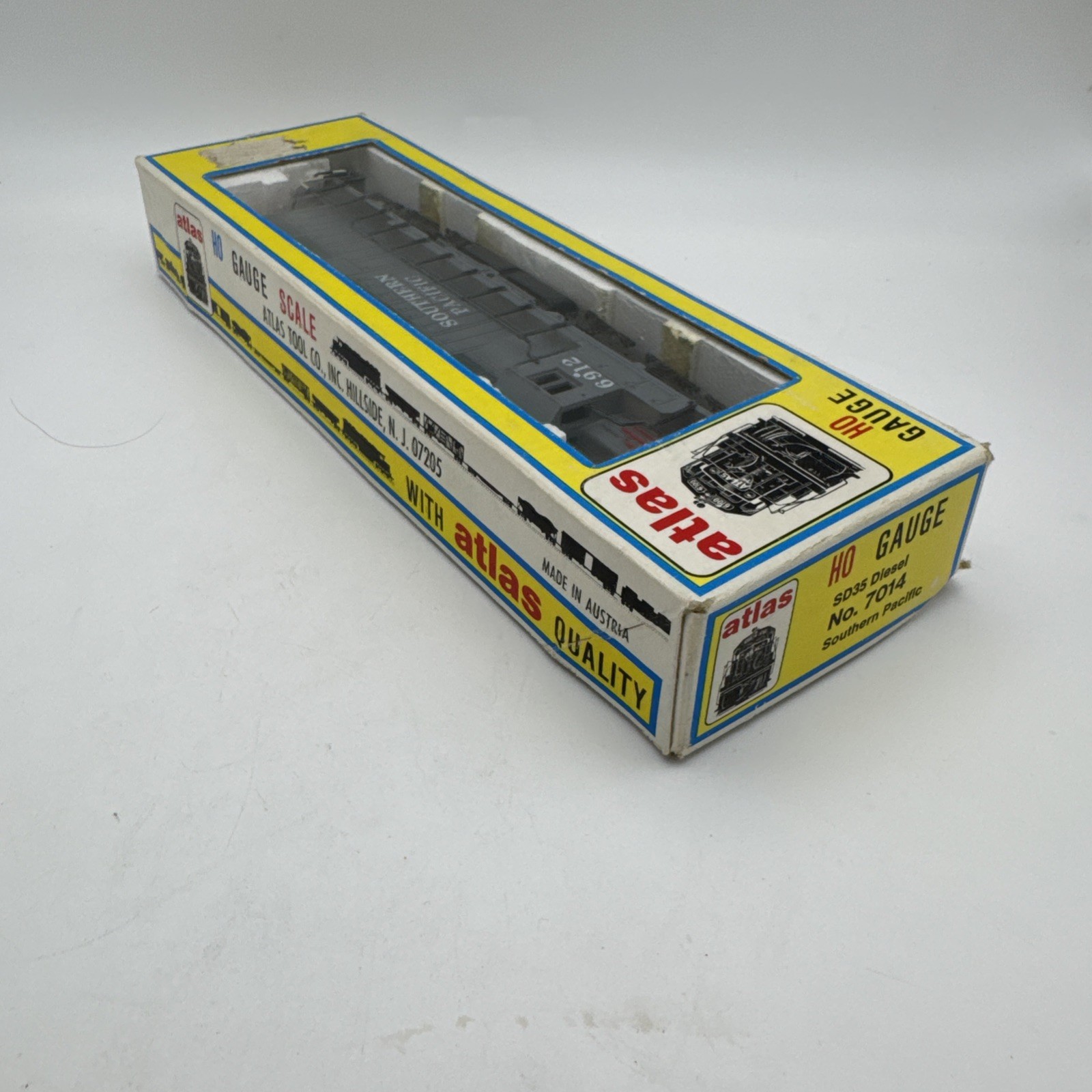 ATLAS # 7014 – SOUTHERN PACIFIC SD35 POWERED LOCOMOTIVE # 6912 -HO SCALE