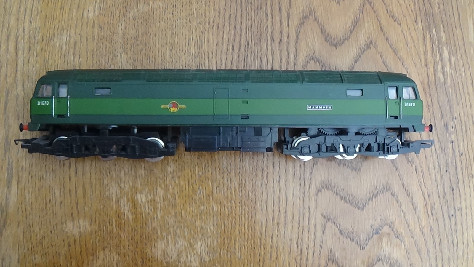 Hornby Class 47 No. D1670 ‘ Mammoth’ BR two tone green R328 OO scale. DCC wired.