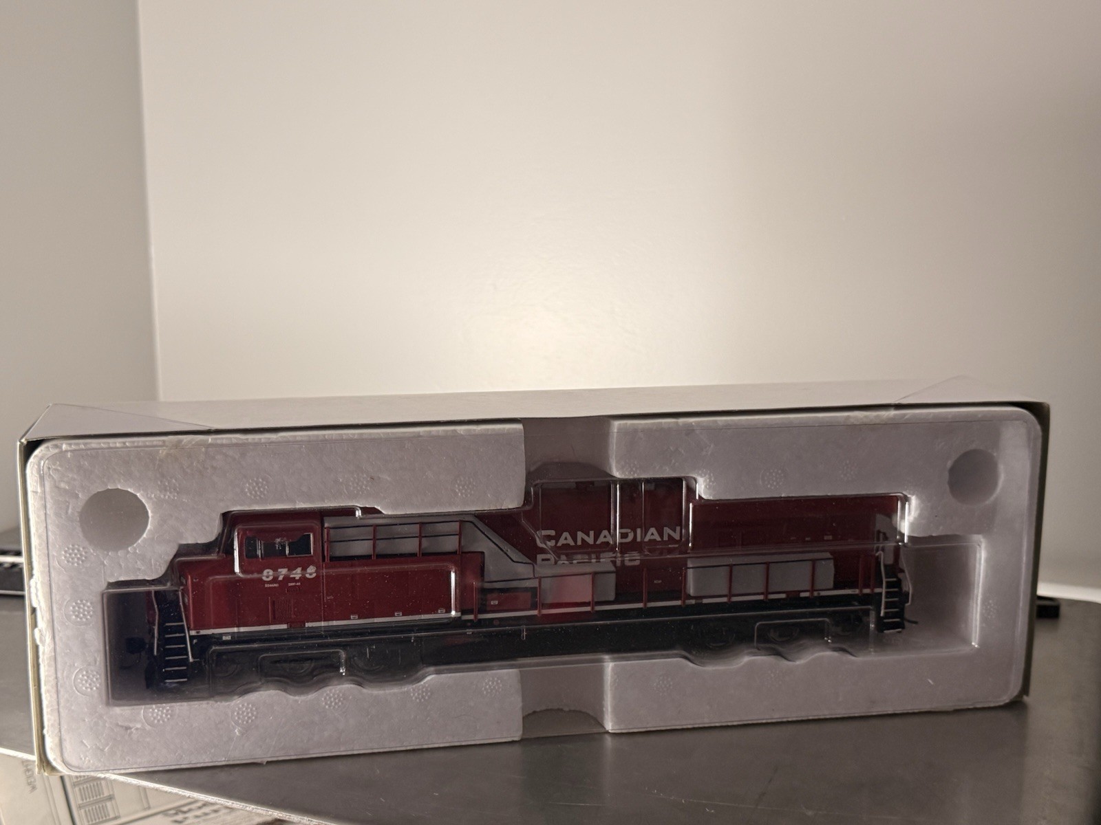 Intermountain – Canadian Pacific ES44AC Locomotive #8731 – DCC Non-Sound